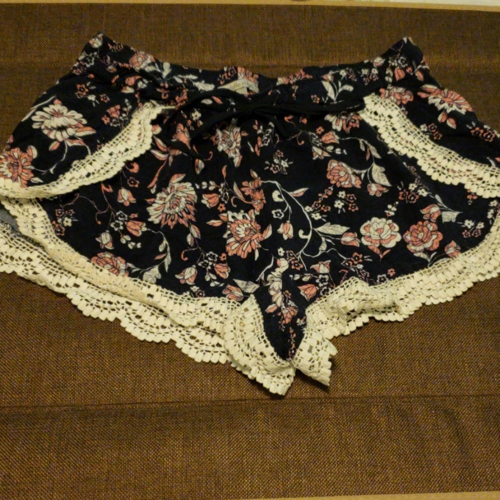 Sold floral shorts